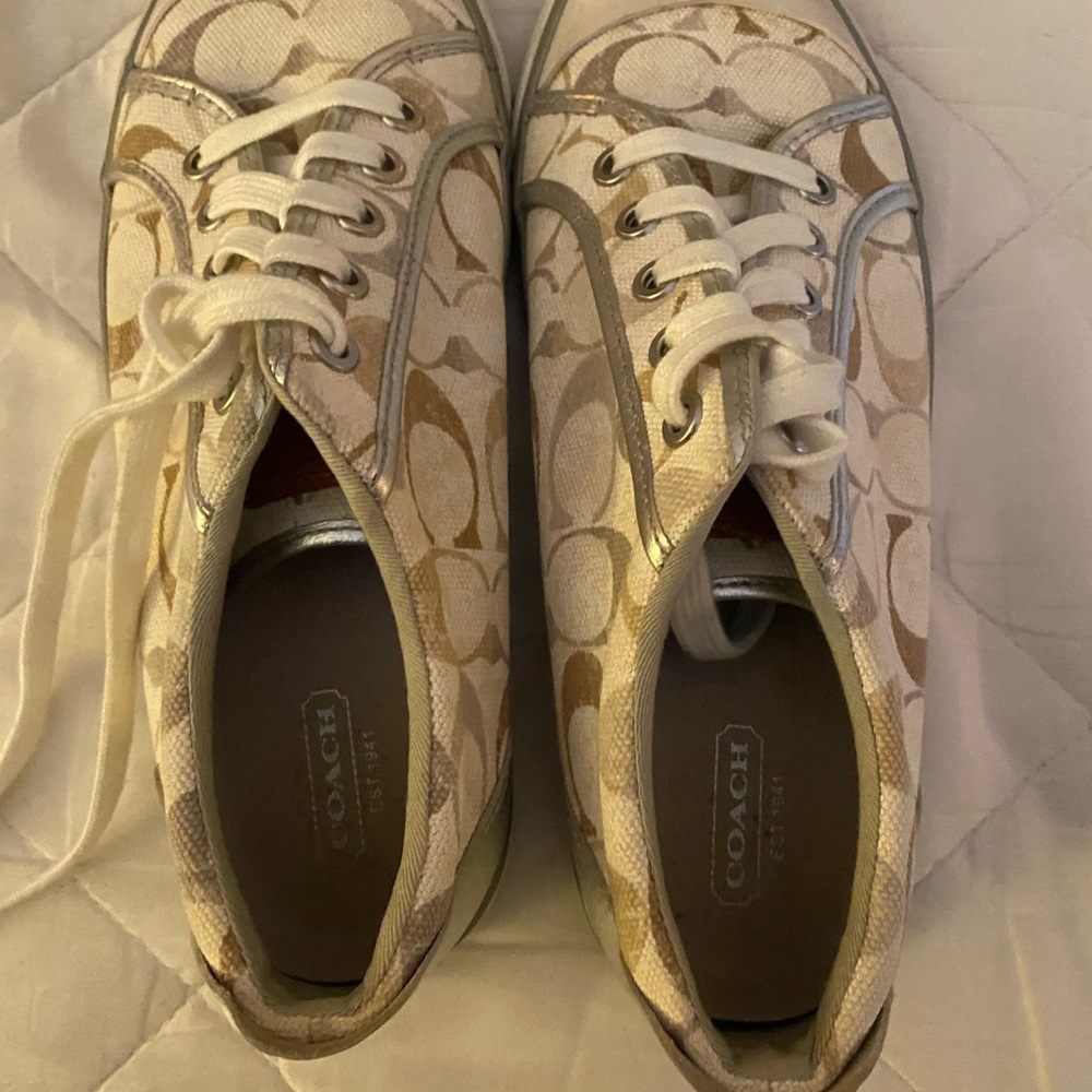 Coach low top signature sneakers size 9